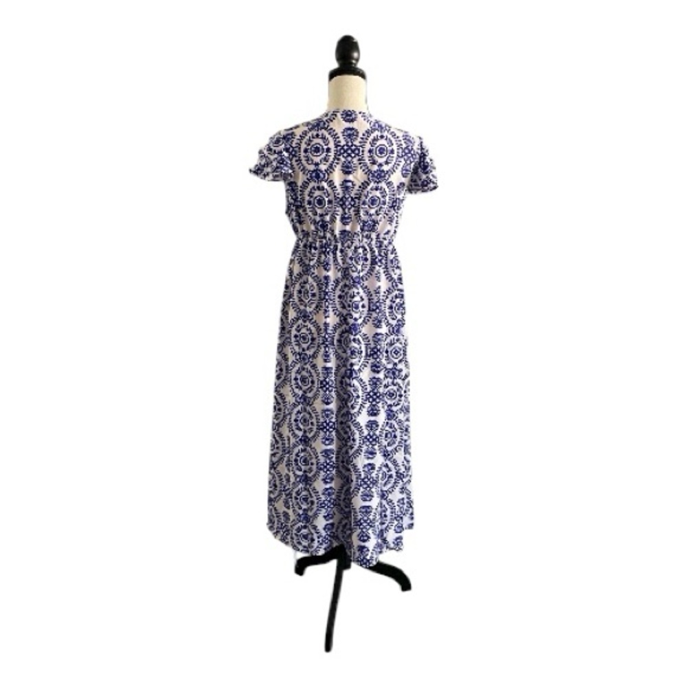 ♥️Cupshe♥️ Blue and White pattern maxi Dress, size (Med) - Picture 4 of 12